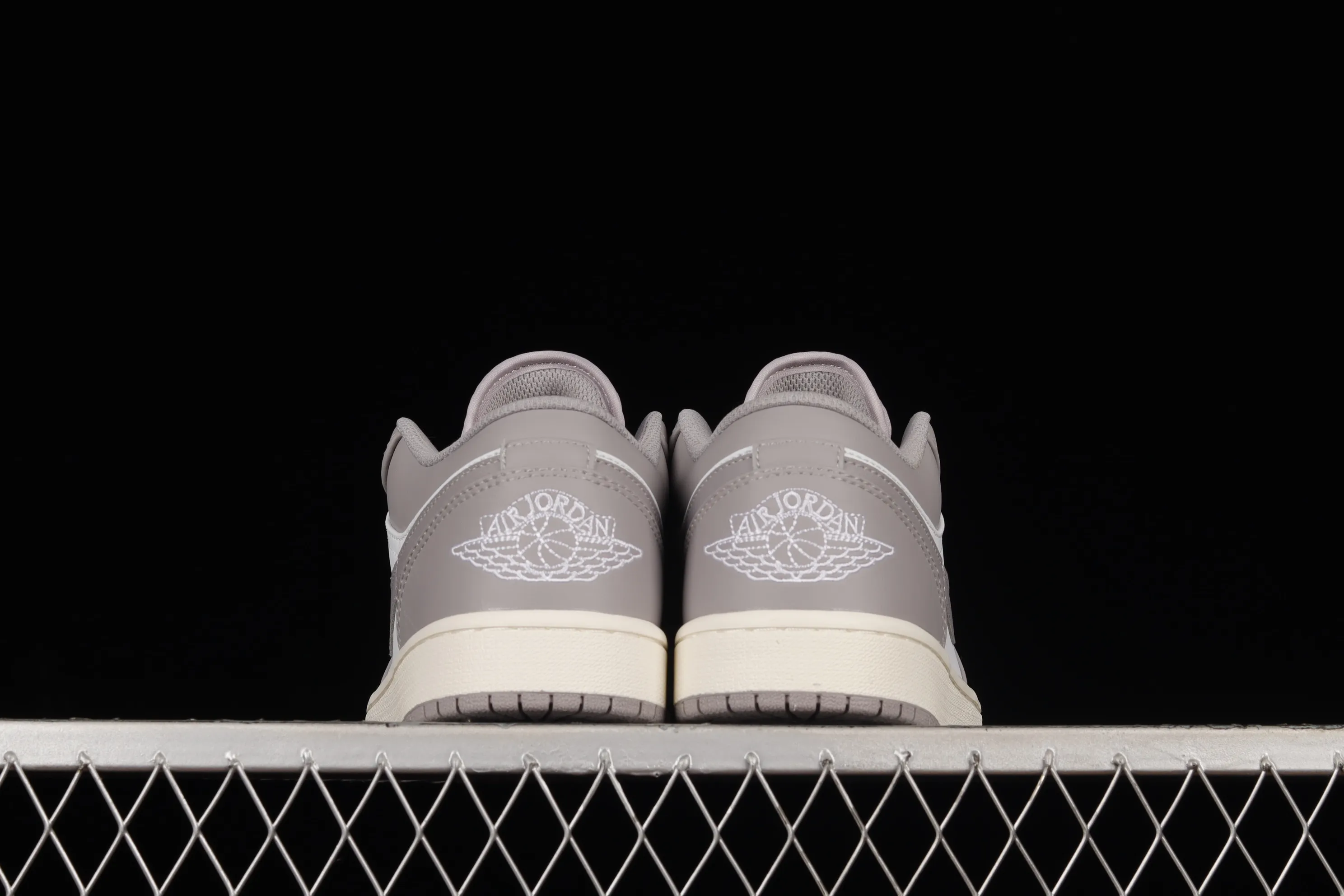 All categories Air Jordan Jordan series basketball shoes Air Jordan 1 Low Z version Air Jordan 1 Low "Vintage Grey" AJ1 Joe 1 white gray low-top basketball shoes 553558-053